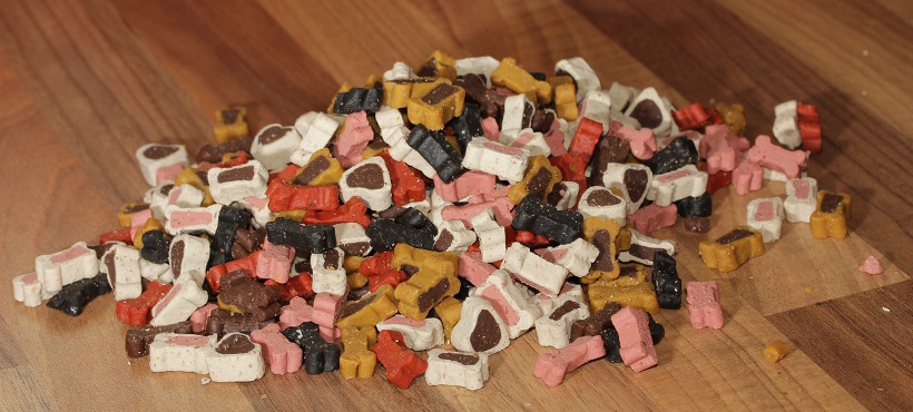 Små, lämpliga träningsgodis för hundar